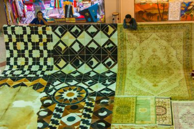 Sharm El Sheikh, Mısır - 9 Temmuz, 2009.Various Arapça antika objeler pazarda eski bir dükkanda görüntülenen