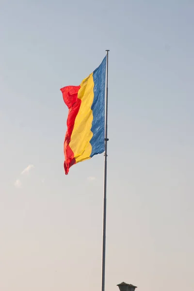 Bandera de Rumania en un día soleado — Foto de Stock