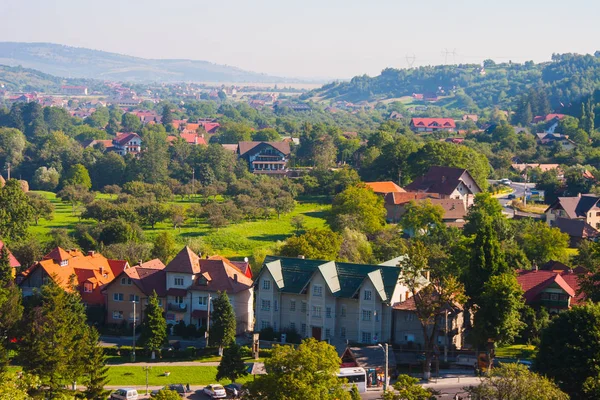Сільський пейзаж з будинків у Трансильванії, Румунія — стокове фото