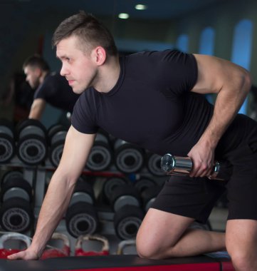 bumbbells ağırlık vasıl belgili tanımlık jimnastik salonu ile çalışma dışarı vücut geliştirmeci