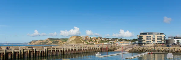 West Bay harbour Dorset Storbritannien panoramautsikt över gyllene Cap — Stockfoto