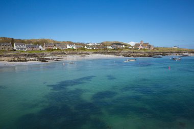 Iona İskoçya İngiltere Inner Hebrides Isle of Mull İskoçya'nın Batı Kıyısı kapalı açık mavi turkuaz deniz İskoç Adası