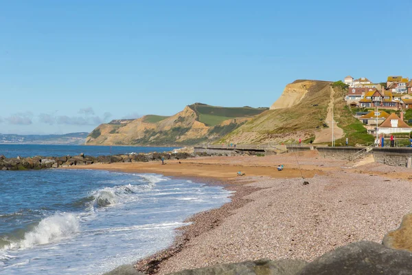 West Bay Dorset Reino Unido vista a la playa y la costa a Golden Cap — Foto de Stock