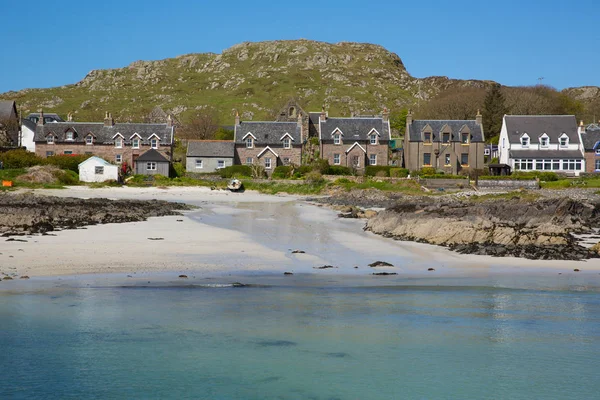 Ilha aldeia em Iona Escócia uk Hébridas internas ao largo da Ilha de Mull costa oeste da Escócia um destino turístico popular conhecido pela abadia — Fotografia de Stock