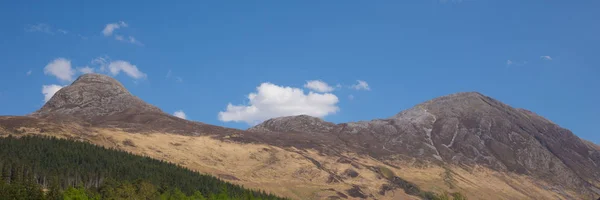 Widok na góry otaczające Glencoe wiosce Glen Coe Szkocja Uk panorama — Zdjęcie stockowe