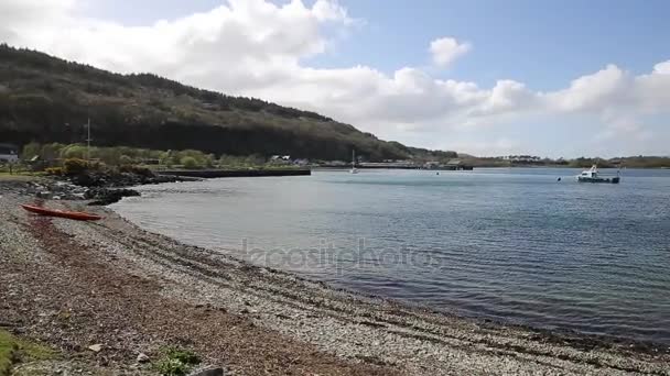 Craignure Isle of Mull Argyll ve Bute İskoçya İngiltere görünümü bağlantı noktası pan taşımak için — Stok video