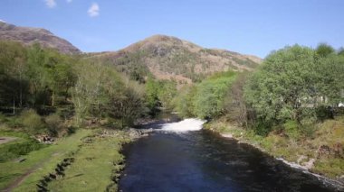 Nehir Leven Kinlochmore Kinlochleven İskoçya İngiltere'de yaz yakınındaki 