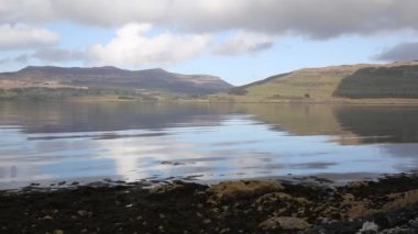 Isle of Mull İskoçya İngiltere güzel Loch Scridain sakin bahar gün Pan Ben More ve Glen daha dağlara Manzaralı