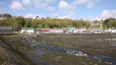 Tobermory Isle of Mull İskoçya İngiltere'de küçük bir kasaba olarak İskoç Inner Hebrides güzel bahar gün Pan