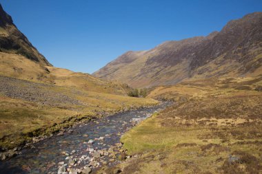 Nehir Clachaig Glencoe İskoçya İngiltere'de İskoç ülke sahne İskoçya Highlands bahar 