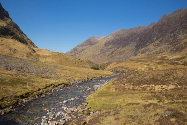 Nehir Clachaig Glencoe İskoçya İngiltere'de İskoç ülke sahne İskoçya Highlands bahar 