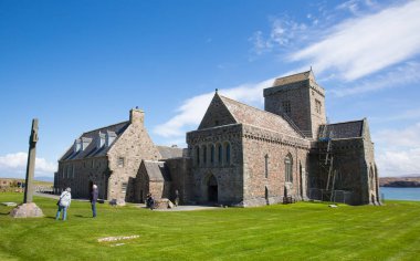 Iona Abbey İskoçya İngiltere İskoçya üzerinde ada Isle of Mull İskoçya'nın Batı Kıyısı popüler bir turizm 