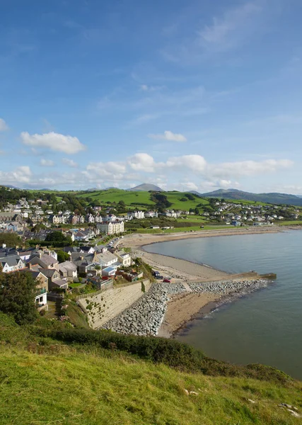 Criccieth północnej Walii Uk coast miasto w Gwynedd położony na południe od Caernarfon latem na zatokę Cardigan — Zdjęcie stockowe