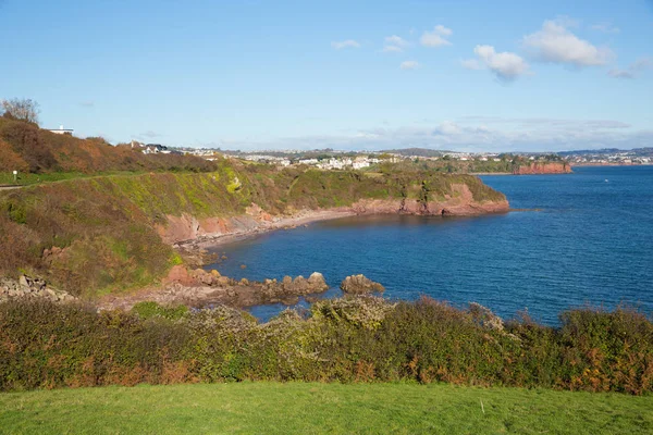 Vista de Devon praia mar e costa para Torquay Inglaterra Reino Unido a partir de Salturn Cove — Fotografia de Stock