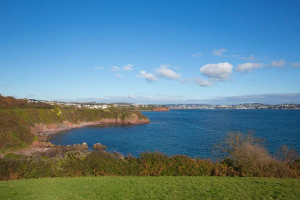 Pohled na Devon moře a pobřeží směrem k Torquay Anglie Uk od Salturn Cove — Stock fotografie