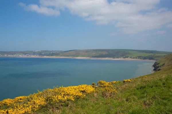 Woolacombe strand en kust Devon Engeland Verenigd Koninkrijk in de zomer met blauwe lucht — Stockfoto