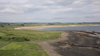 Embleton sahil hemen kuzeyinde Dunstanburgh Castle Northumberland Kuzey Doğu İngiltere'de İngiltere'de