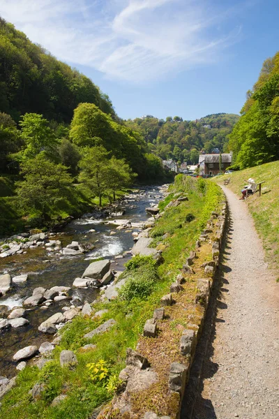 Sökväg till Lynmouth Devon från Watersmeet promenad längs floden England Uk — Stockfoto