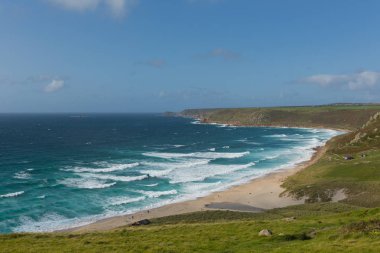 Sennen Cove Cornwall plaj ve sahil Land'ın yakınındaki turistik ilk köyün kuzeyinde sona 