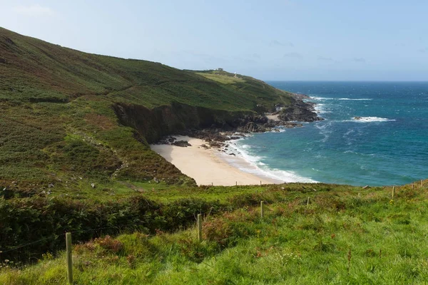Portheras Koyu Cornwall, Cornish kıyısında Pendeen ve Morvah arasında saklı bir kumsal taşıyordu. — Stok fotoğraf