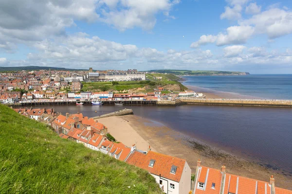 Whitby Kuzey Yorkshire İngiltere İngiltere sahil kasabası ve sahil görüntüleyin