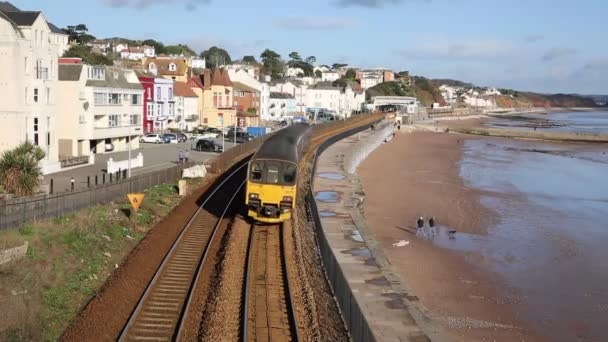 Tren Rápido Acercándose Puente Dawlish Devon Inglaterra Reino Unido Ciudad — Vídeo de stock