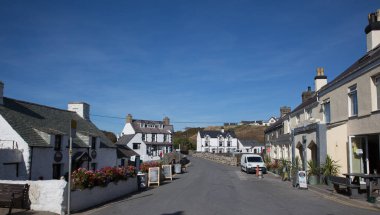 Güzel hava ziyaretçileri 19 Eylül 2019 Perşembe günü Galler 'in Llyn Yarımadası' nın popüler kıyı kasabası Aberdaron 'a çekti.