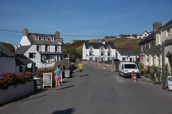 Tempo Bonito Atraiu Visitantes Para Popular Aldeia Costeira Aberdaron Península — Fotografia de Stock