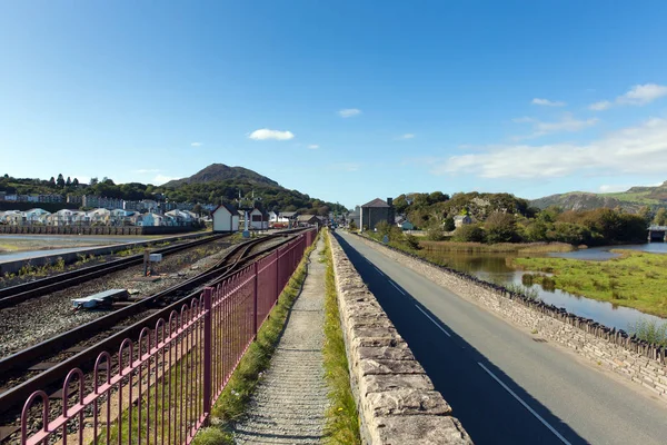 Porthmadog Galles Vista Verso Città Compreso Binario Ferroviario Stradale — Foto Stock