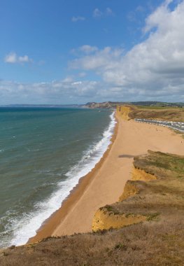 Tatlı su sahili Dorset Jurassic manzaralı West Bay ve Golden Cap