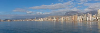 Benidorm İspanya Kosta Blanca 'daki turist kasabasının panoramik manzarası