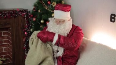 Noel Baba boş bir çanta. 
