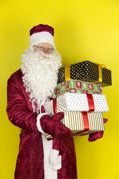 Papai Noel com presentes. — Fotografia de Stock