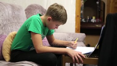 Okul ödevi çocuk mu.