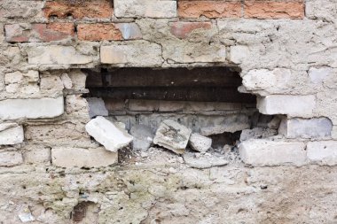 Hırsızlar soyguncular duvara çarptı.