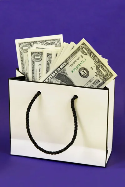 Geschenk tas met geld. — Stockfoto