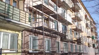 Bina dış cephe restorasyonu için malzemeler. Evdeki ısı artışı ve görünümünü geliştirmek için çalışır imalatı