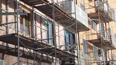 Bina dış cephe restorasyonu için malzemeler. Evdeki ısı artışı ve görünümünü geliştirmek için çalışır imalatı