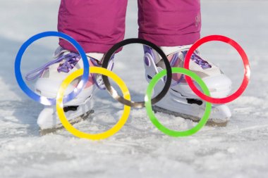 Rusya, Orenburg bölgesi, şehir Yasny, 02/07/2018, okul silindir