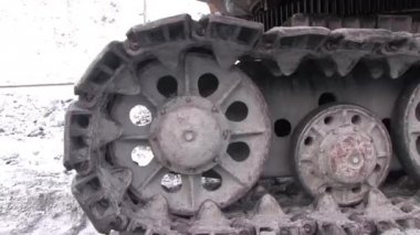 Ağır makine kariyer taşır. Caterpillar Ekskavatör açık bir çukurda hareketi.