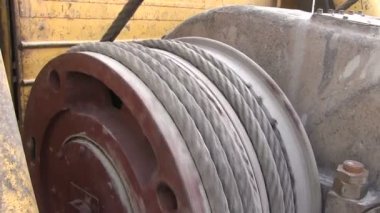 Düğümleri ve çalışma mekanizma Ekskavatör parçaları. Bir ekskavatör ve üzerinde metal kablo yara bir vinç mekanizmasının.