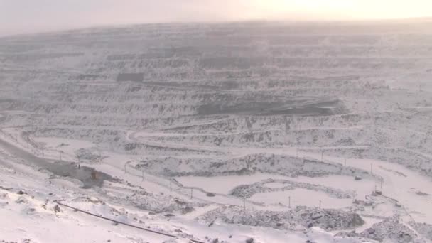 Rypadlo Sbírá Kameny Licí Zavřít Kbelík Rypadlo Plná Rudy — Stock video