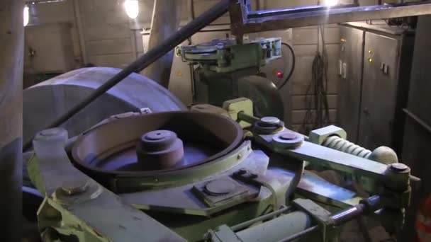 Makine Dairesi Ekskavatör Takside Bir Ekskavatör Üzerinde Metal Kablo Yara — Stok video