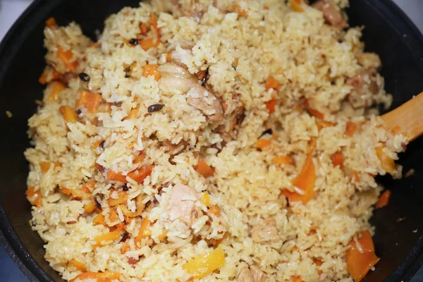 Preparación de arroces - pilaf de Uzbekistán . — Foto de Stock