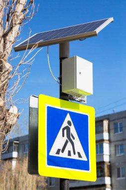 Trafik ışığı güneş pil ile çalışır.