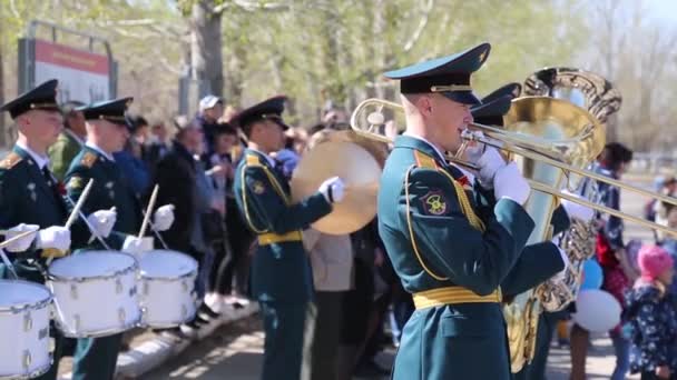 Stadt Yasny Russland Mai 2018 Militärkapelle Spielt Musik Auf Der — Stockvideo