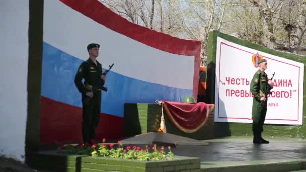 Ciudad Yasny Rusia Mayo 2018 Dos Soldados Guardia Honor Están — Vídeo de stock