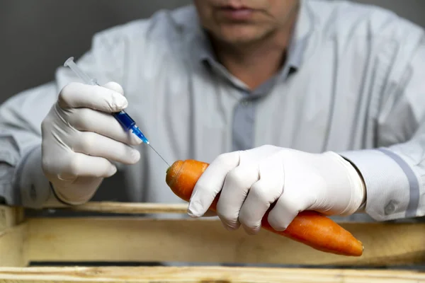 Lavorazione chimica di ortaggi, fertilizzanti e OGM . — Foto Stock