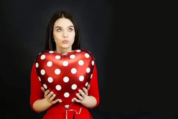 Girl Holds Heart Balloon Her Hands Beautiful Girl Dreams Love — Stock Photo, Image