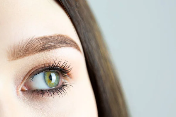 Vrouwelijke ogen hebben een hele kleur. Close-up. — Stockfoto